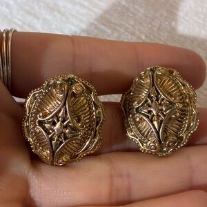Vintage Elegant Gold tone Earrings